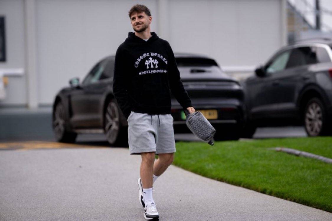 芒特带伤恢复训练,复出挽救未来!卡里克证实曼联小梅西无法首秀